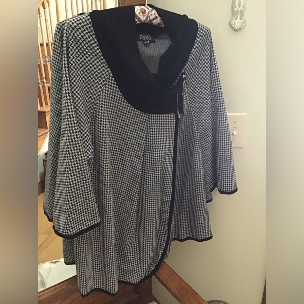 Papillon Black and White Houndstooth Poncho
